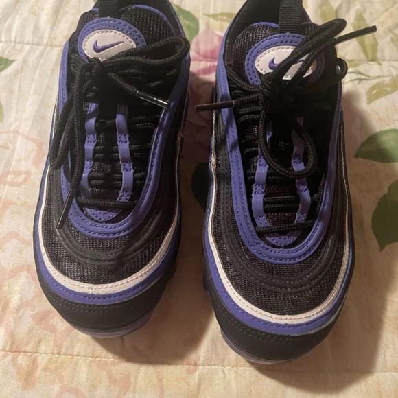 Nike size 4 - Picture 2 of 4